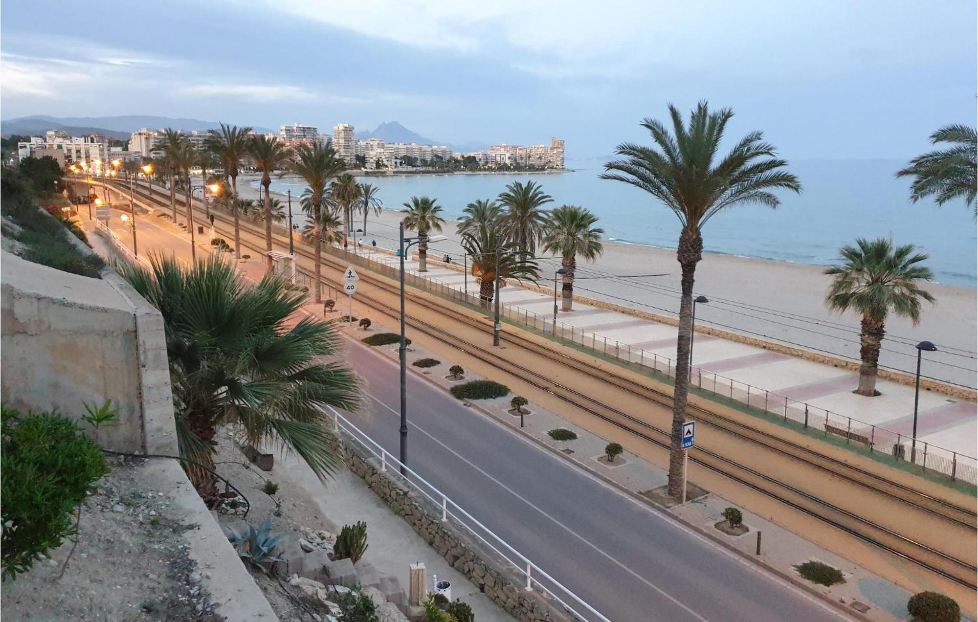 2 Bedroom Cozy Apartment In El Campello Exterior foto